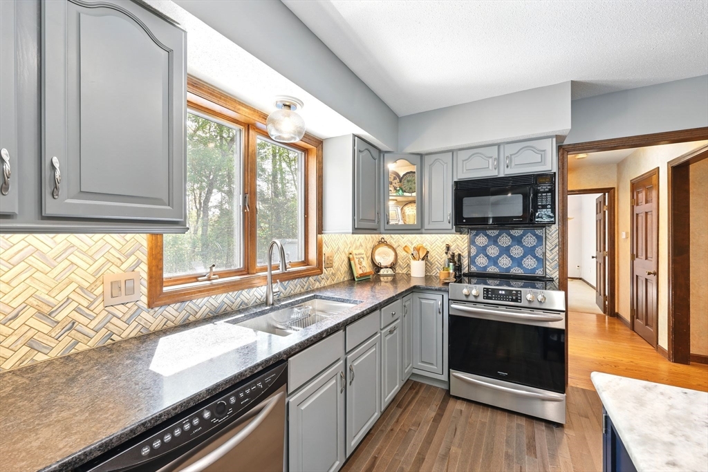 2 Cedar Oak Drive Wilbraham, MA 01095 - Photo 6 of 42