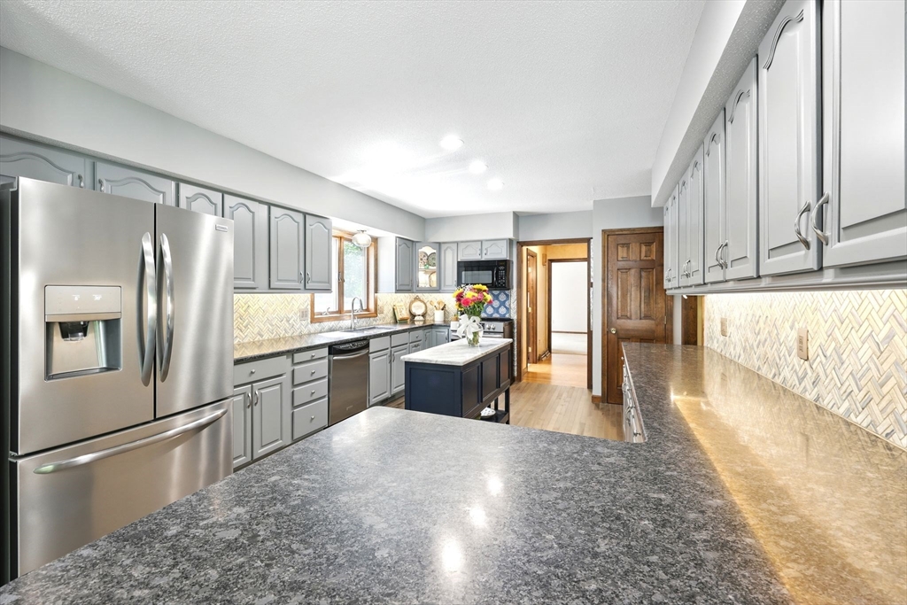 2 Cedar Oak Drive Wilbraham, MA 01095 - Photo 8 of 42