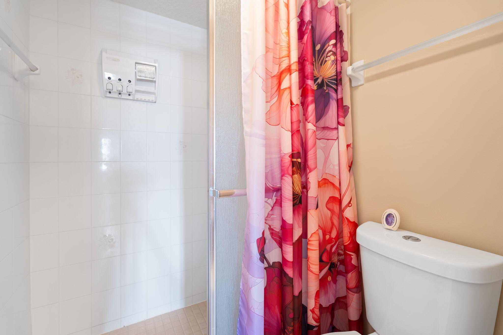 950 South Kanner Highway, Unit E24 Stuart, FL 34994 - Photo 16 of 30 Primary Bedroom Ensuite full bathrooom