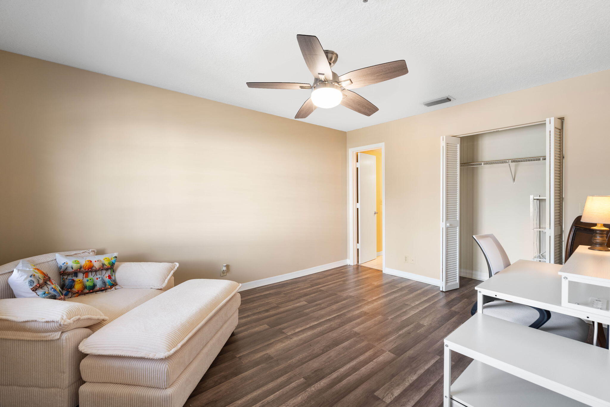 950 South Kanner Highway, Unit E24 Stuart, FL 34994 - Photo 18 of 30 Living Room