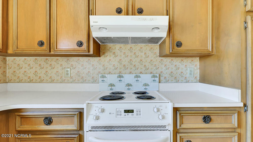 306 Bretonshire Road Wilmington, NC 28405 - Photo 8 of 38 306BretonshireRoad-09