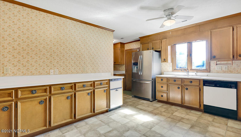 306 Bretonshire Road Wilmington, NC 28405 - Photo 9 of 38 306BretonshireRoad-10