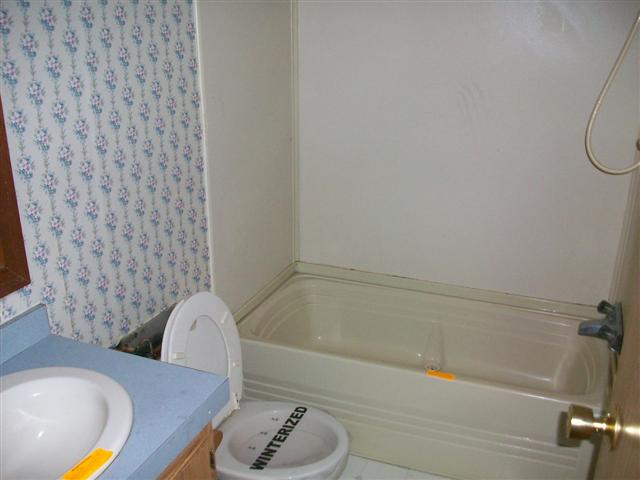 6828 Cline Road Jeddo, MI 48032 - Photo 8 of 16 31042846-7.JPG