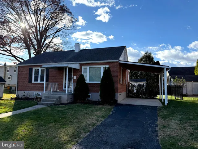 $2,050 | 503 West Lawn Avenue, Reading, PA 19609