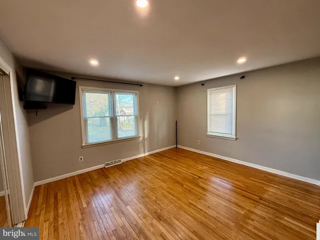 $2,050 | 503 West Lawn Avenue, Reading, PA 19609