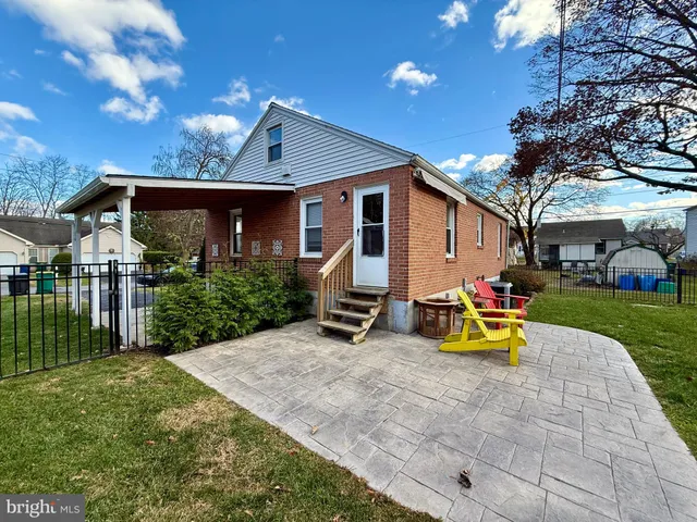 $2,050 | 503 West Lawn Avenue, Reading, PA 19609