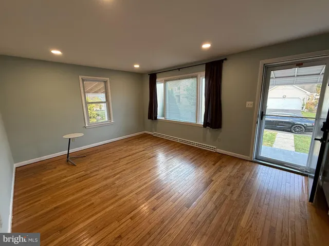 $2,050 | 503 West Lawn Avenue, Reading, PA 19609