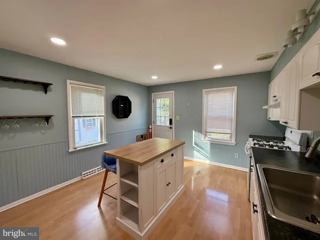 $2,050 | 503 West Lawn Avenue, Reading, PA 19609