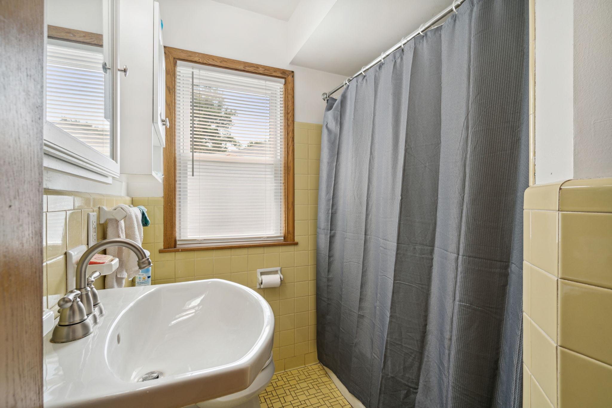 6819 Eliot View Road Minneapolis, MN 55426 - Photo 9 of 19 Gallery Image 9