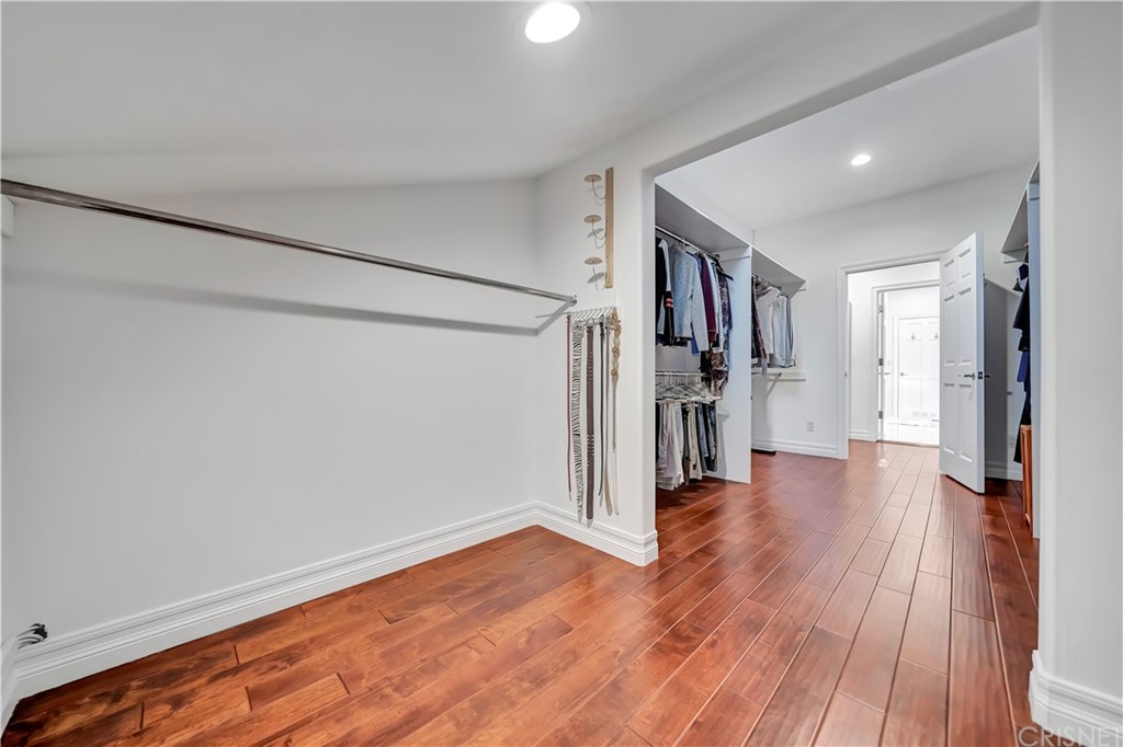 22963 Cass Avenue Woodland Hills, CA 91364 - Photo 11 of 66 Master closet