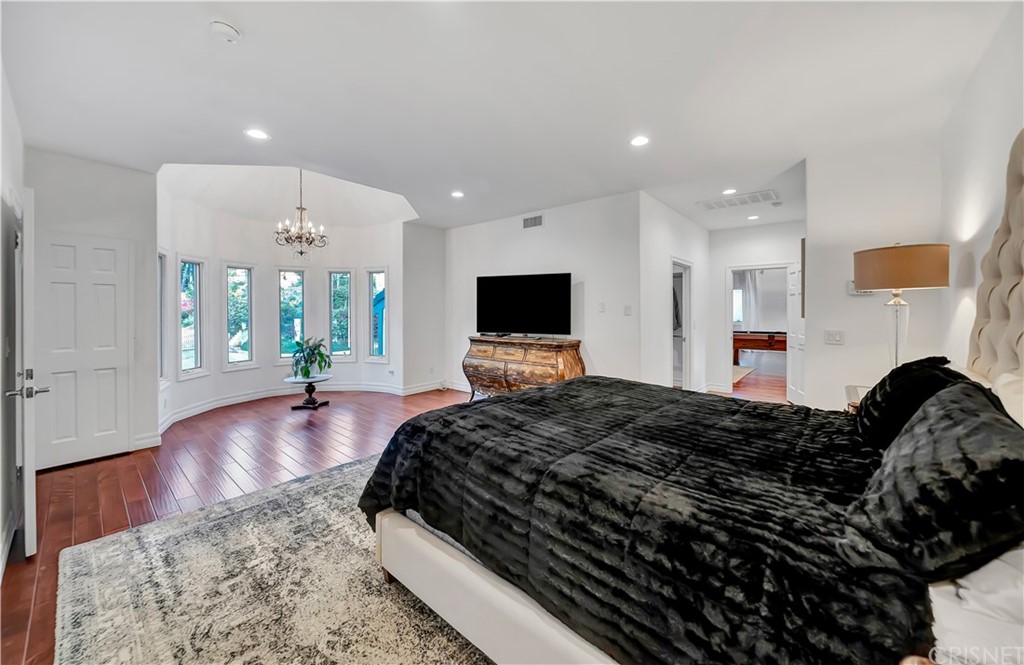 22963 Cass Avenue Woodland Hills, CA 91364 - Photo 19 of 66 Master