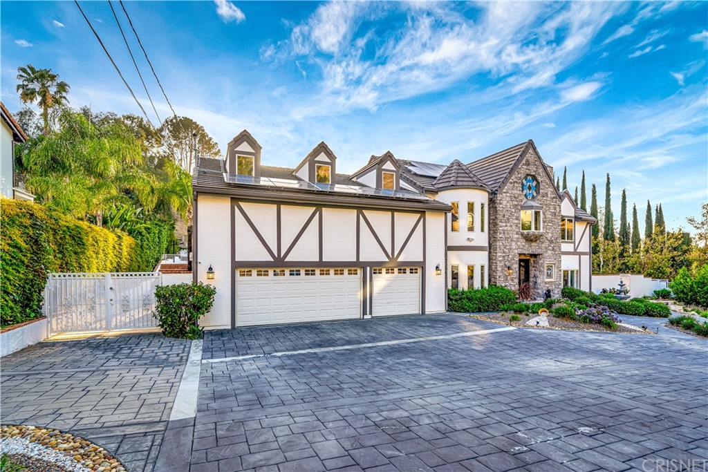 22963 Cass Avenue Woodland Hills, CA 91364 - Photo 23 of 66 RV parking