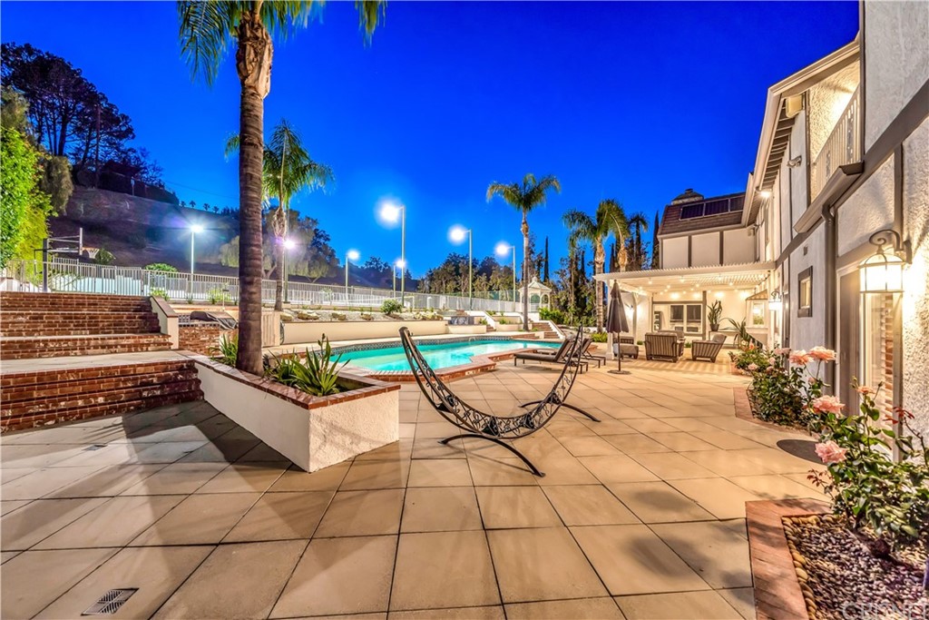 22963 Cass Avenue Woodland Hills, CA 91364 - Photo 61 of 66 Back patio large open area for parties