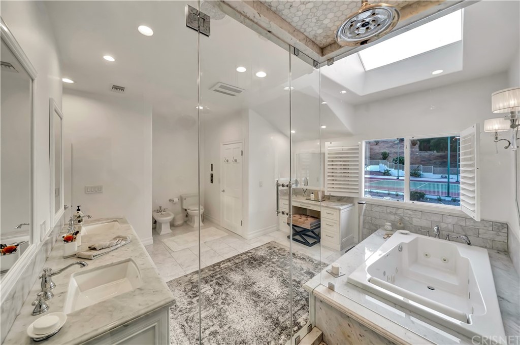 22963 Cass Avenue Woodland Hills, CA 91364 - Photo 8 of 66