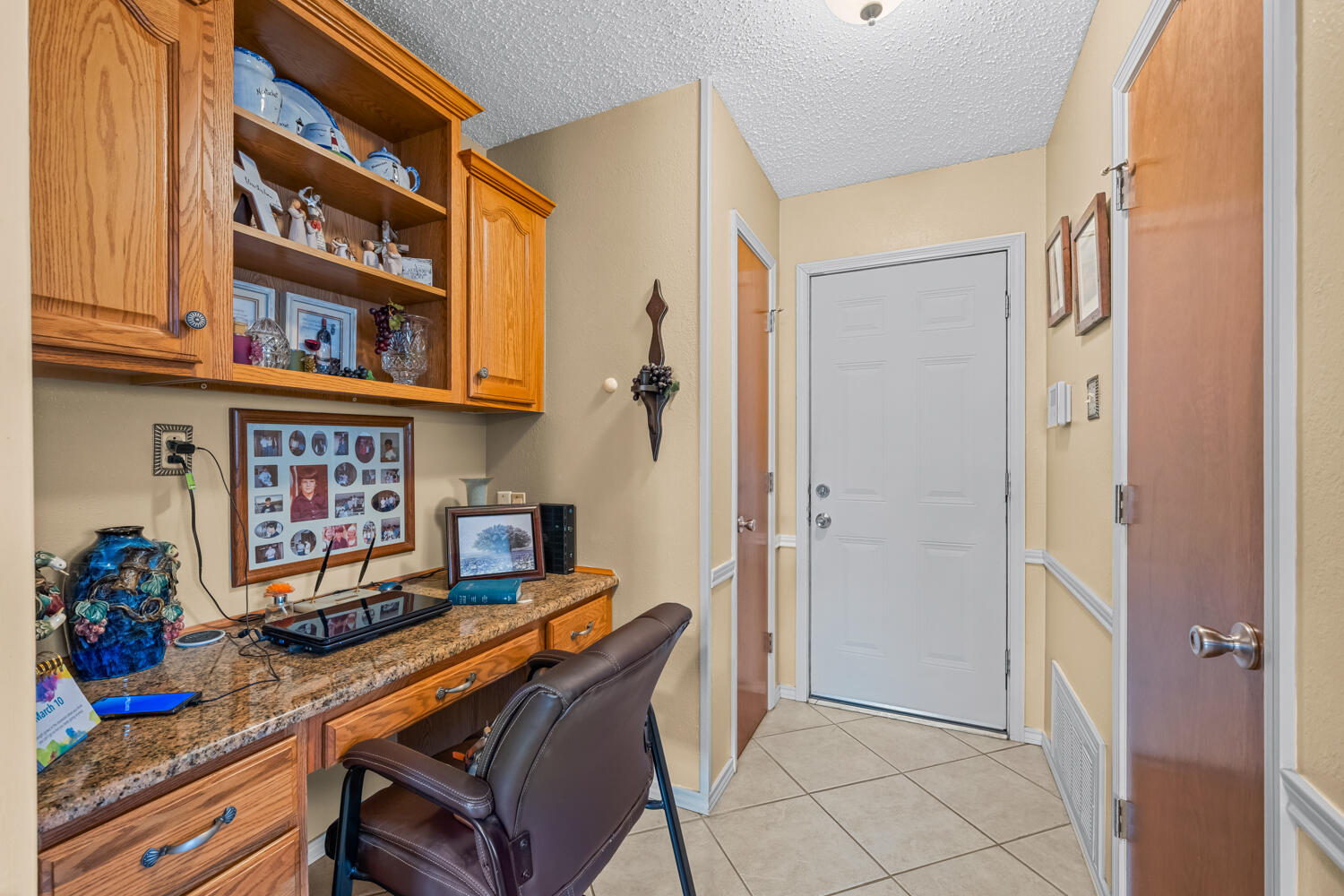 1500 West Lynn Street Slaton, TX 79364 - Photo 16 of 37 a room with musical instruments