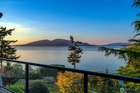 $4,750,000 | 4002 Oakes Avenue, Anacortes, WA 98221