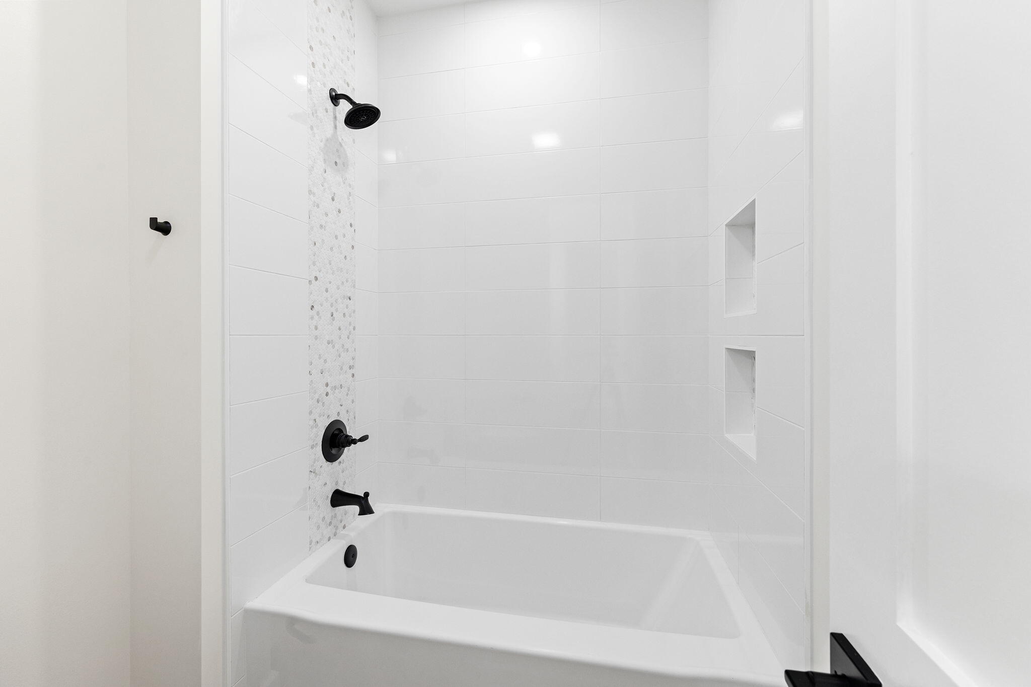 22 Georgie Street Point Washington, FL 32459 - Photo 39 of 57 a bathroom with a bathtub