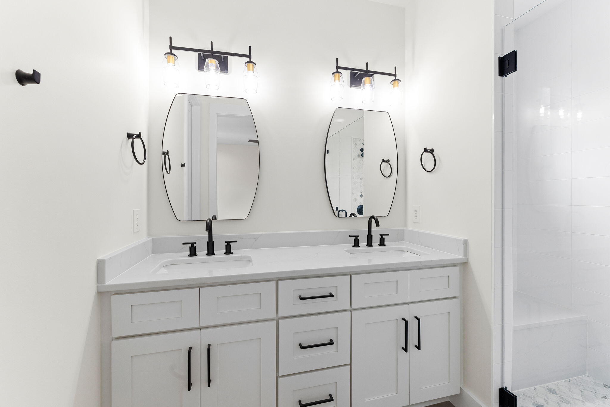 22 Georgie Street Point Washington, FL 32459 - Photo 45 of 57 a bathroom with double vanity sinks and a mirror