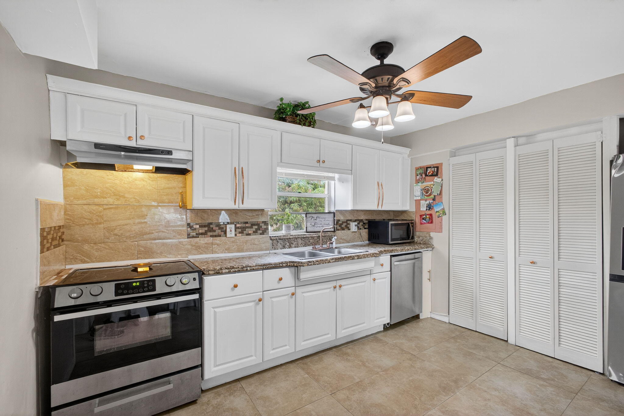 1136 West 7th Street Riviera Beach, FL 33404 - Photo 5 of 56 1136 W 7th St Riviera Beach, FL 33404