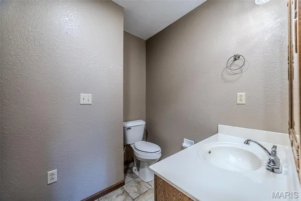 $205,000 | 1129 Lacy Drive, Lebanon, MO 65536