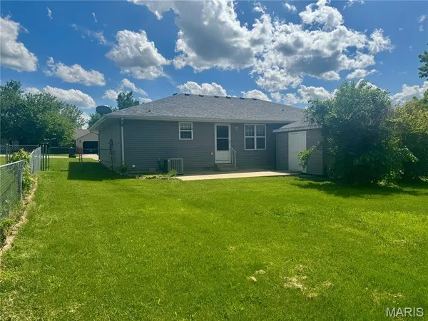 $205,000 | 1129 Lacy Drive, Lebanon, MO 65536