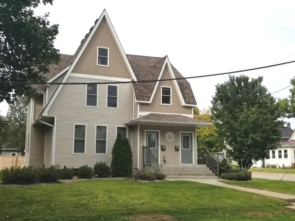 $1,470 | 1045 Marquette Street, Unit 1, LaSalle, IL 61301