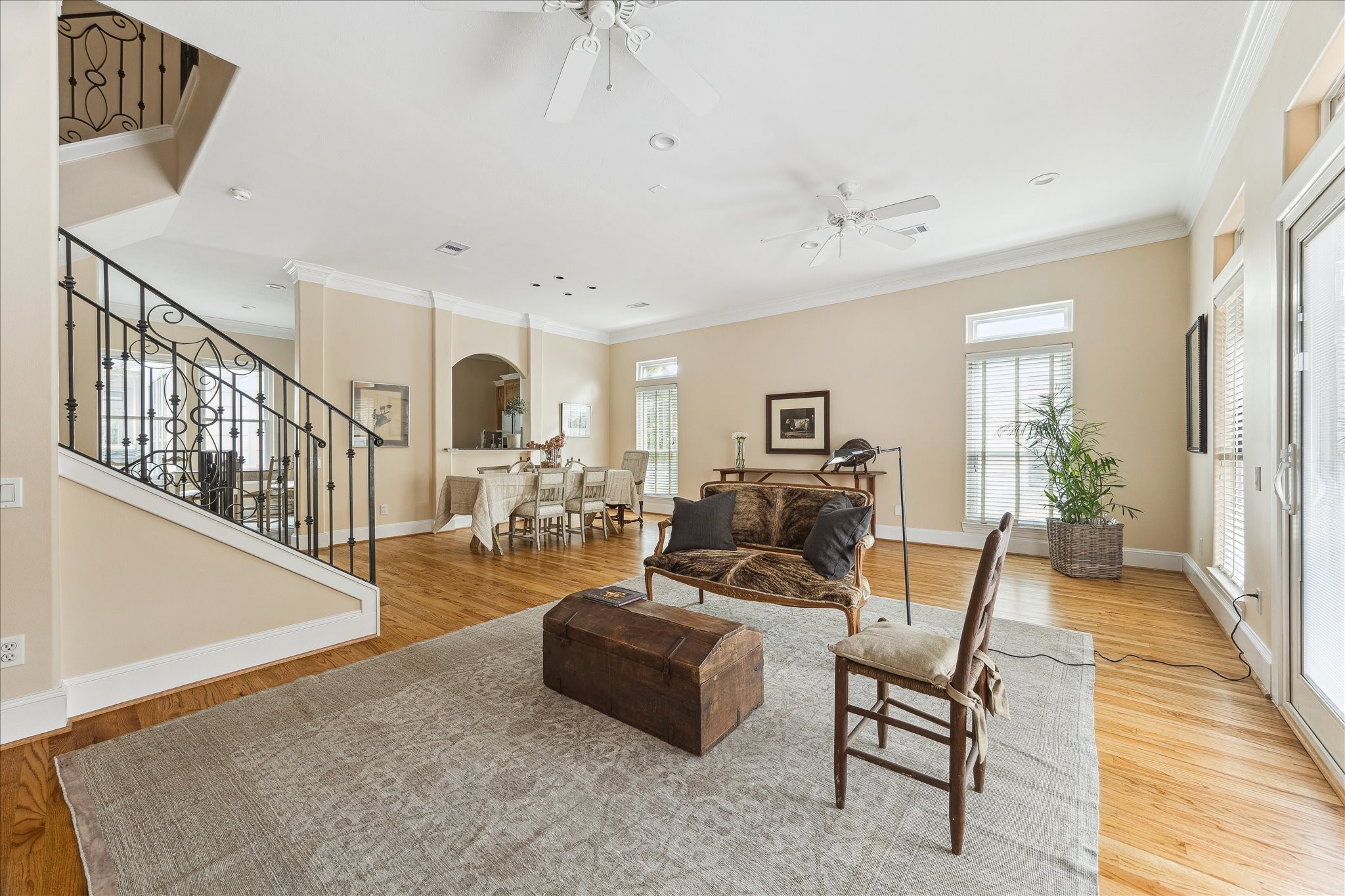 3515 Yupon Street Houston, TX 77006 - Photo 11 of 41 a living room with furniture and a wooden floor