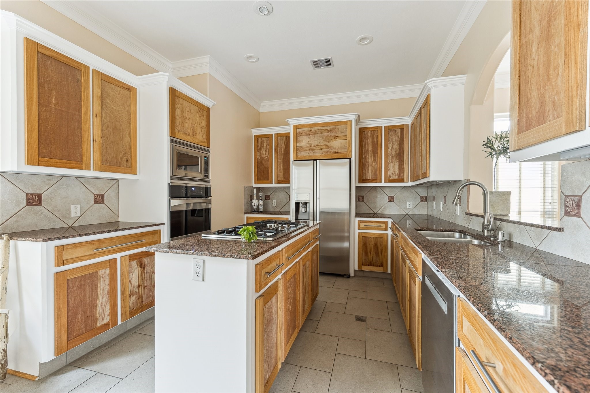 3515 Yupon Street Houston, TX 77006 - Photo 12 of 41 a kitchen that has a sink and a stove in it