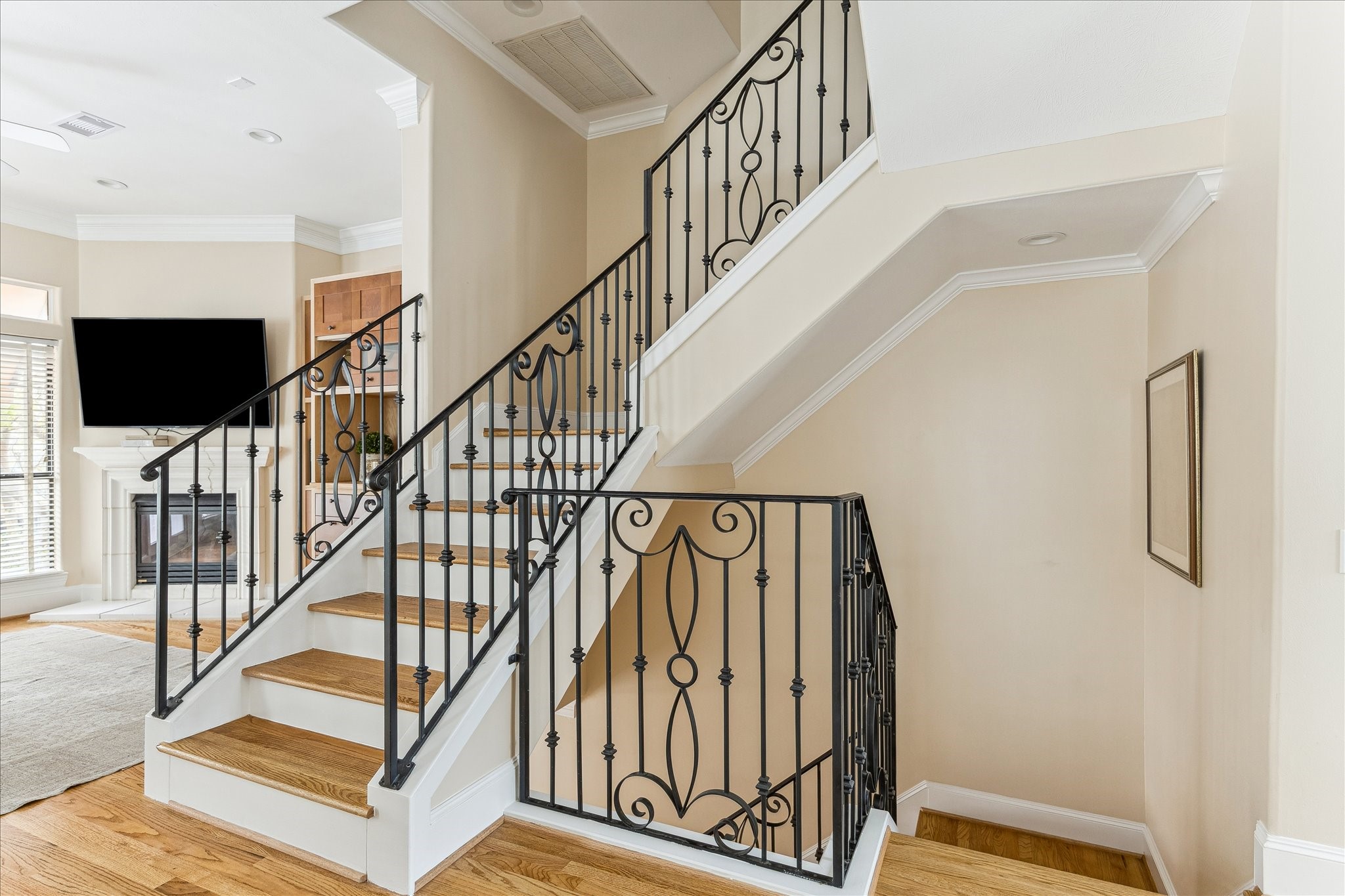 3515 Yupon Street Houston, TX 77006 - Photo 16 of 41 a view of entryway