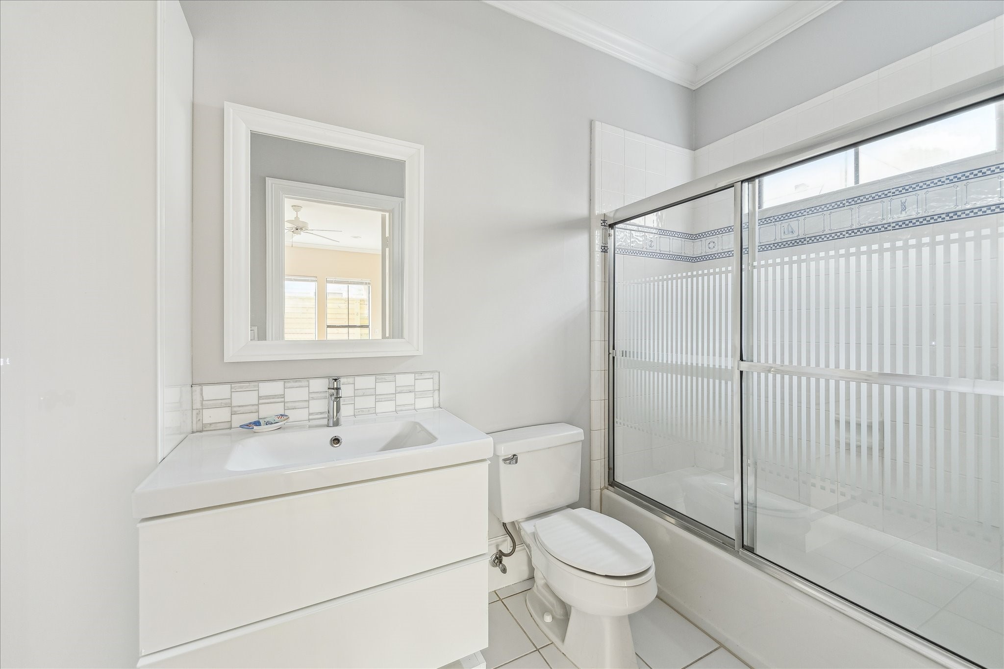 3515 Yupon Street Houston, TX 77006 - Photo 25 of 41 a bathroom with a sink toilet and shower