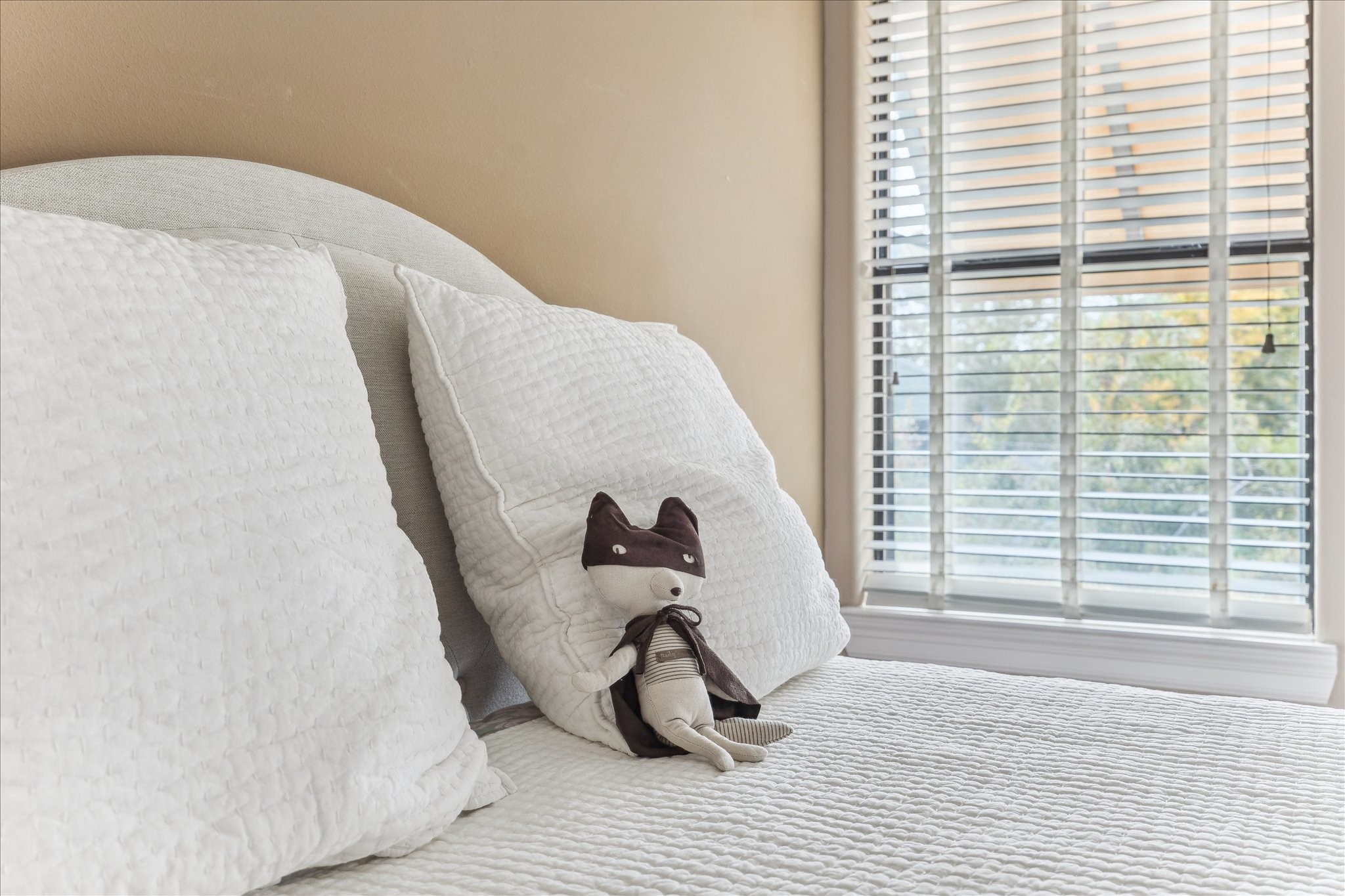3515 Yupon Street Houston, TX 77006 - Photo 29 of 41 a view of a bedroom with a bed and a window