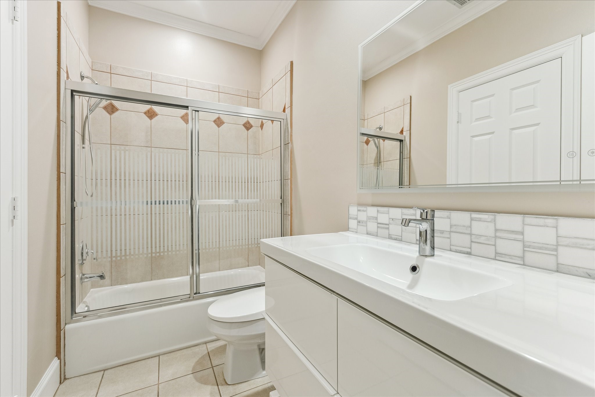 3515 Yupon Street Houston, TX 77006 - Photo 30 of 41 a bathroom with a sink toilet and shower