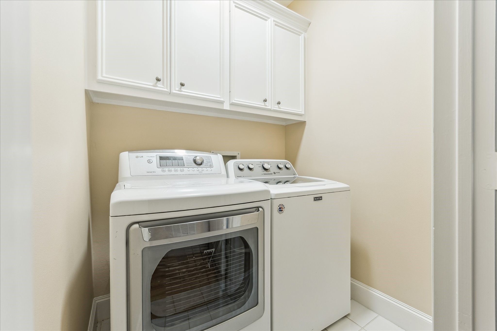 3515 Yupon Street Houston, TX 77006 - Photo 31 of 41 a utility room with dryer and washer