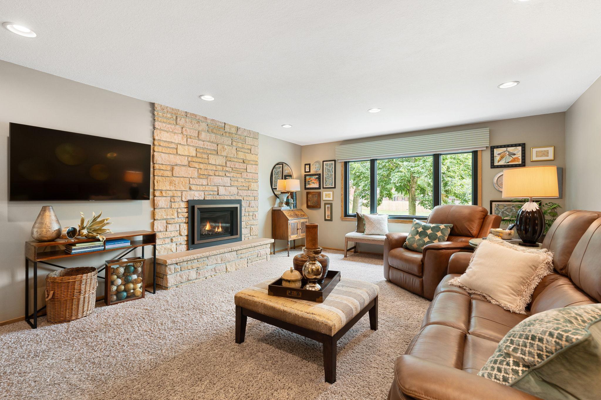406 Ridge Circle Albert Lea, MN 56007 - Photo 2 of 29