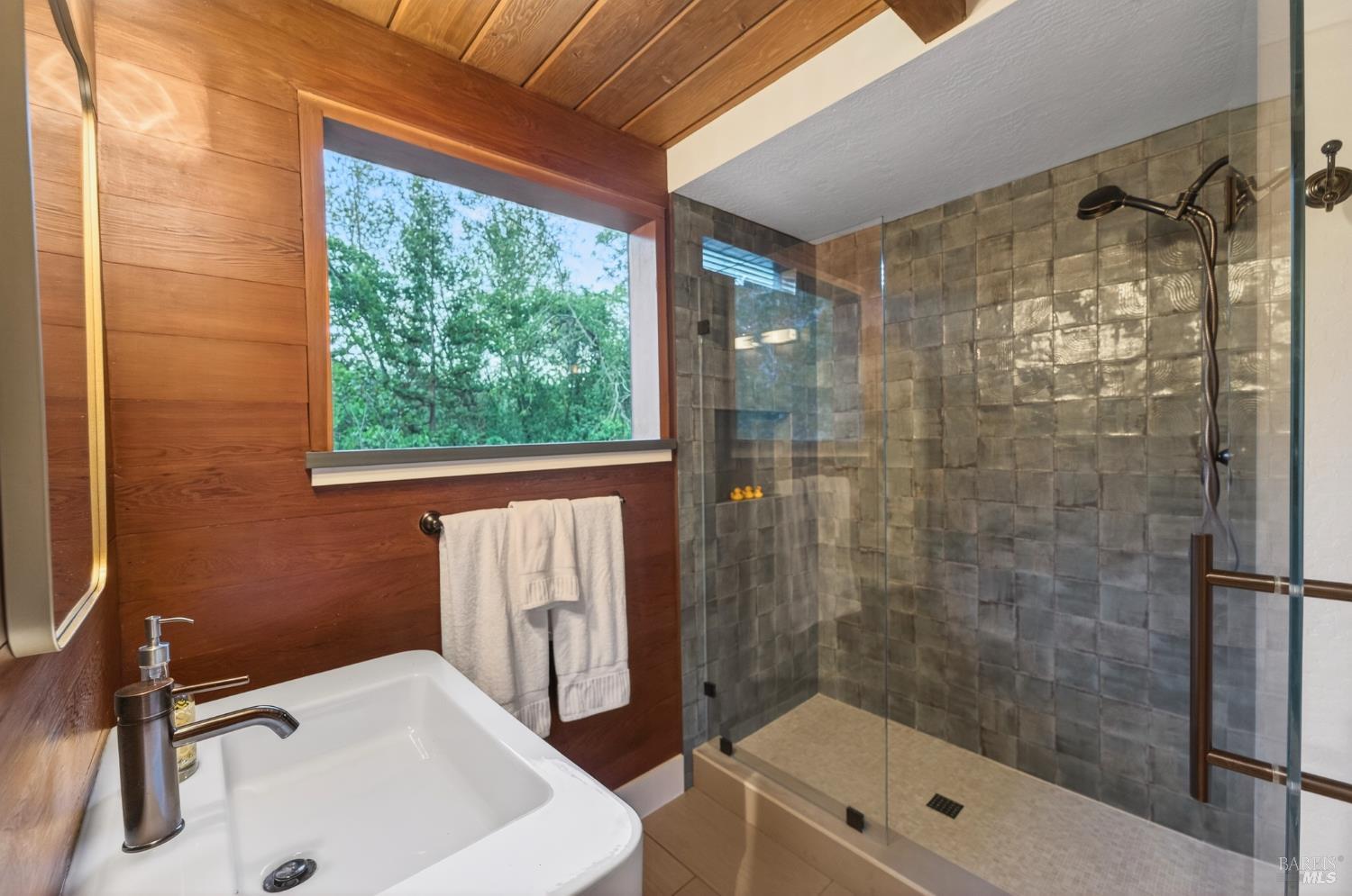 116 Hill Road Glen Ellen, CA 95442 - Photo 20 of 48 Beautifully renovated bathroom.