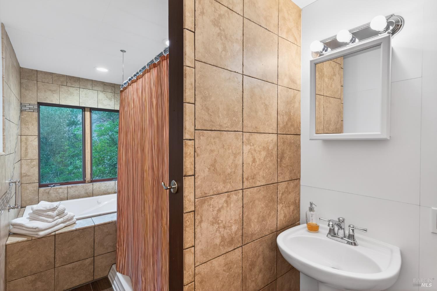 116 Hill Road Glen Ellen, CA 95442 - Photo 29 of 48 Full tile bath with spa tub and shower stall.