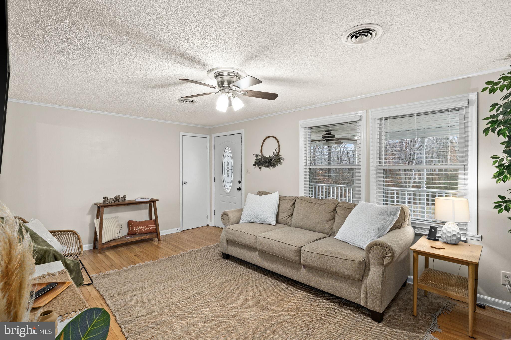 9523 Brock Road Spotsylvania, VA 22553 - Photo 11 of 44 a living room with furniture