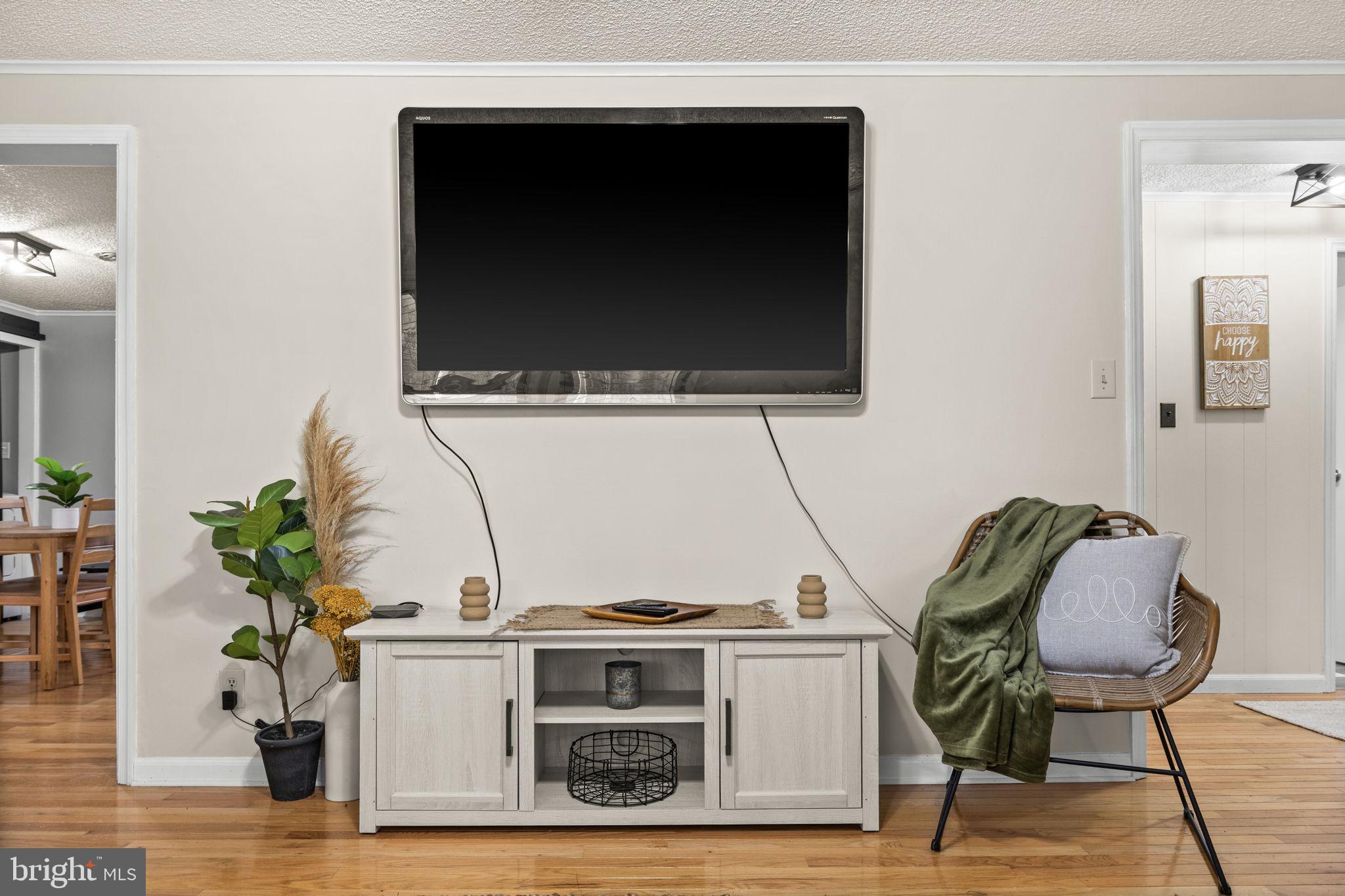 9523 Brock Road Spotsylvania, VA 22553 - Photo 12 of 44 a living room with furniture and a potted plant