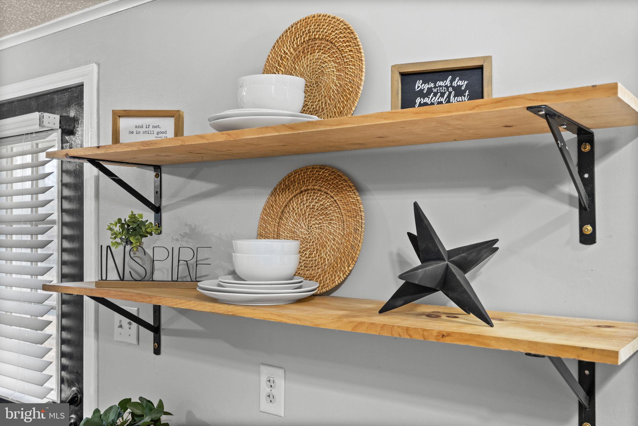 9523 Brock Road Spotsylvania, VA 22553 - Photo 24 of 44 a living room with furniture