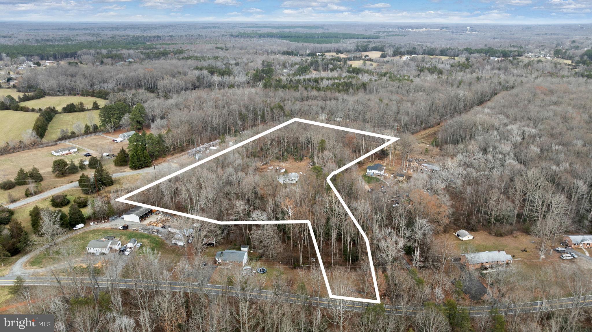 9523 Brock Road Spotsylvania, VA 22553 - Photo 39 of 44 a view of a balcony with an outdoor space