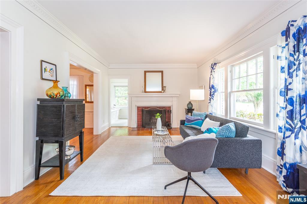 33 Prescott Avenue Glen Ridge, NJ 07028 - Photo 3 of 17