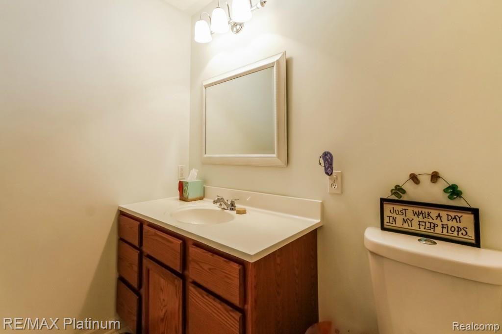 9033 Riverside Drive Brighton, MI 48116 - Photo 66 of 90 059-Bathroom-1933205-medium.jpg