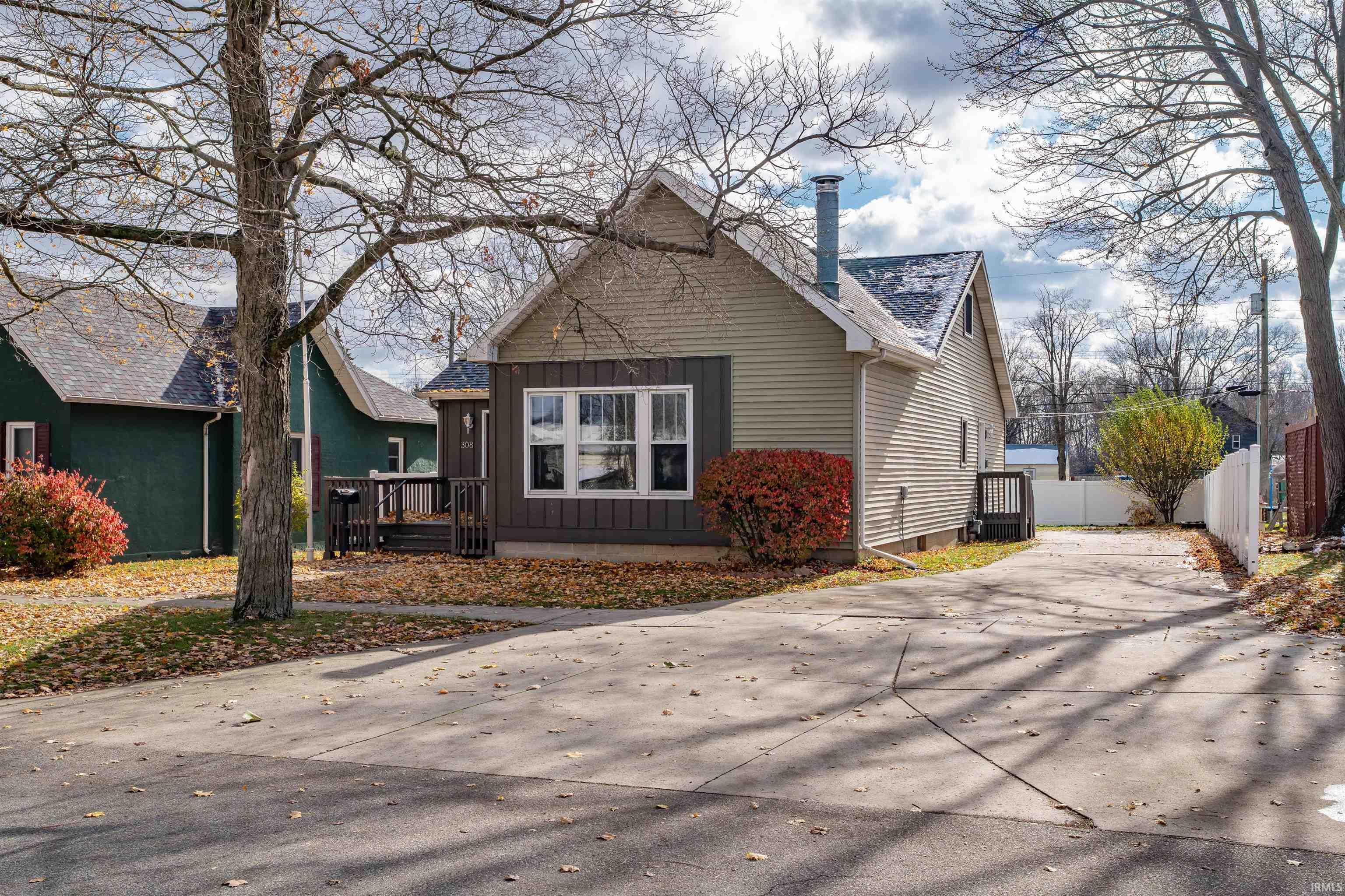 308 West Oak Street Butler, IN 46721 - Photo 3 of 36