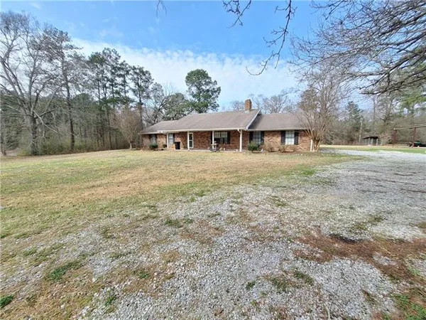 $290,000 | 208 East Meade Road, Pollock, LA 71467