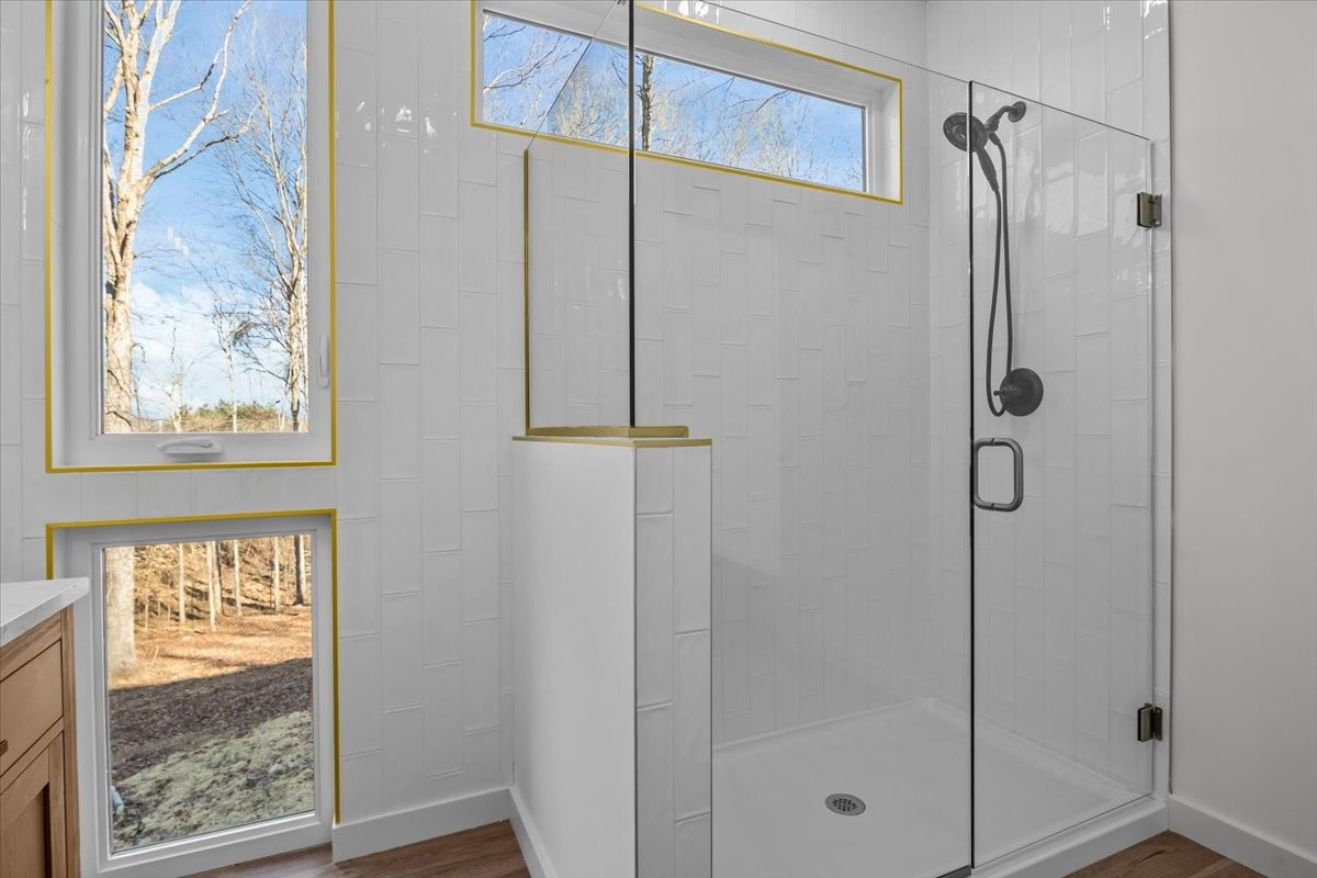 1050 Promise Land Road Charlotte, TN 37036 - Photo 16 of 29 a bathroom with a shower
