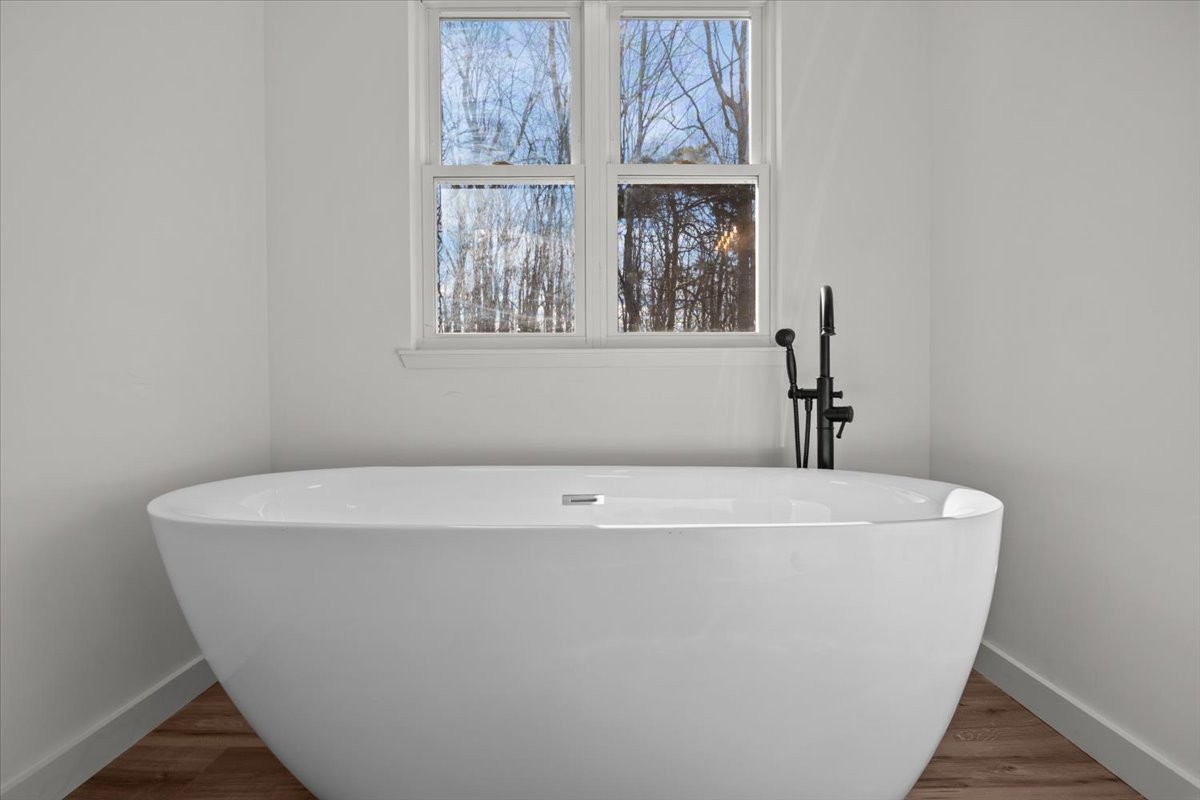 1050 Promise Land Road Charlotte, TN 37036 - Photo 22 of 29 a white tub sitting in a bathroom