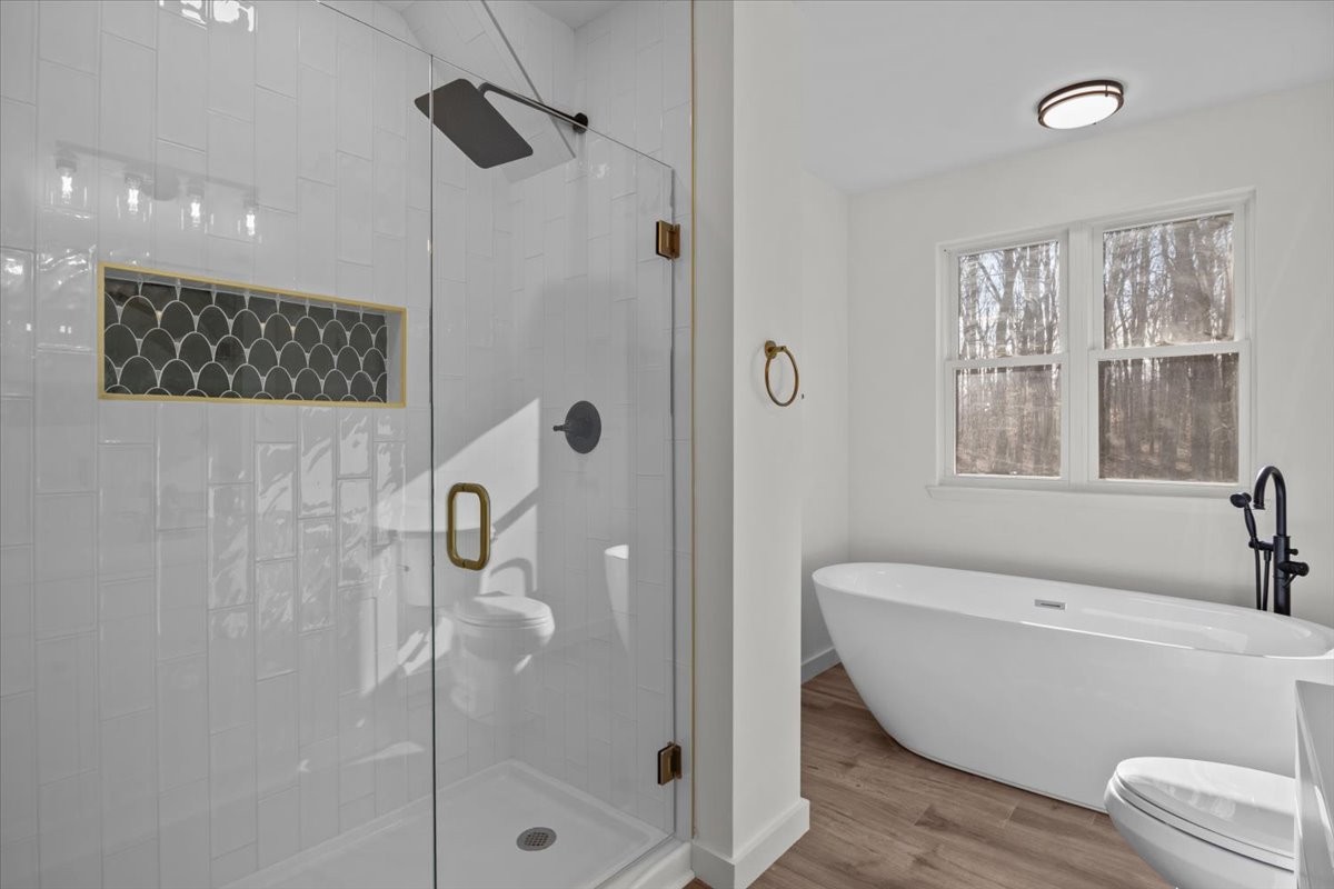 1050 Promise Land Road Charlotte, TN 37036 - Photo 23 of 29 a bathroom with a bathtub and shower
