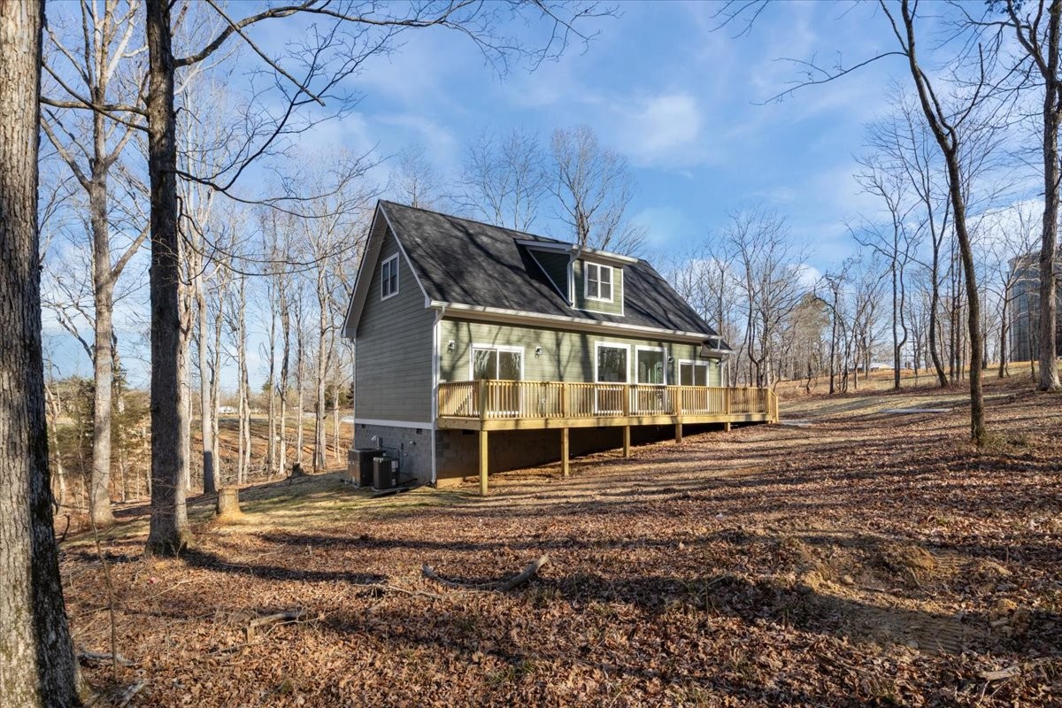 1050 Promise Land Road Charlotte, TN 37036 - Photo 28 of 29 a view of a large white building