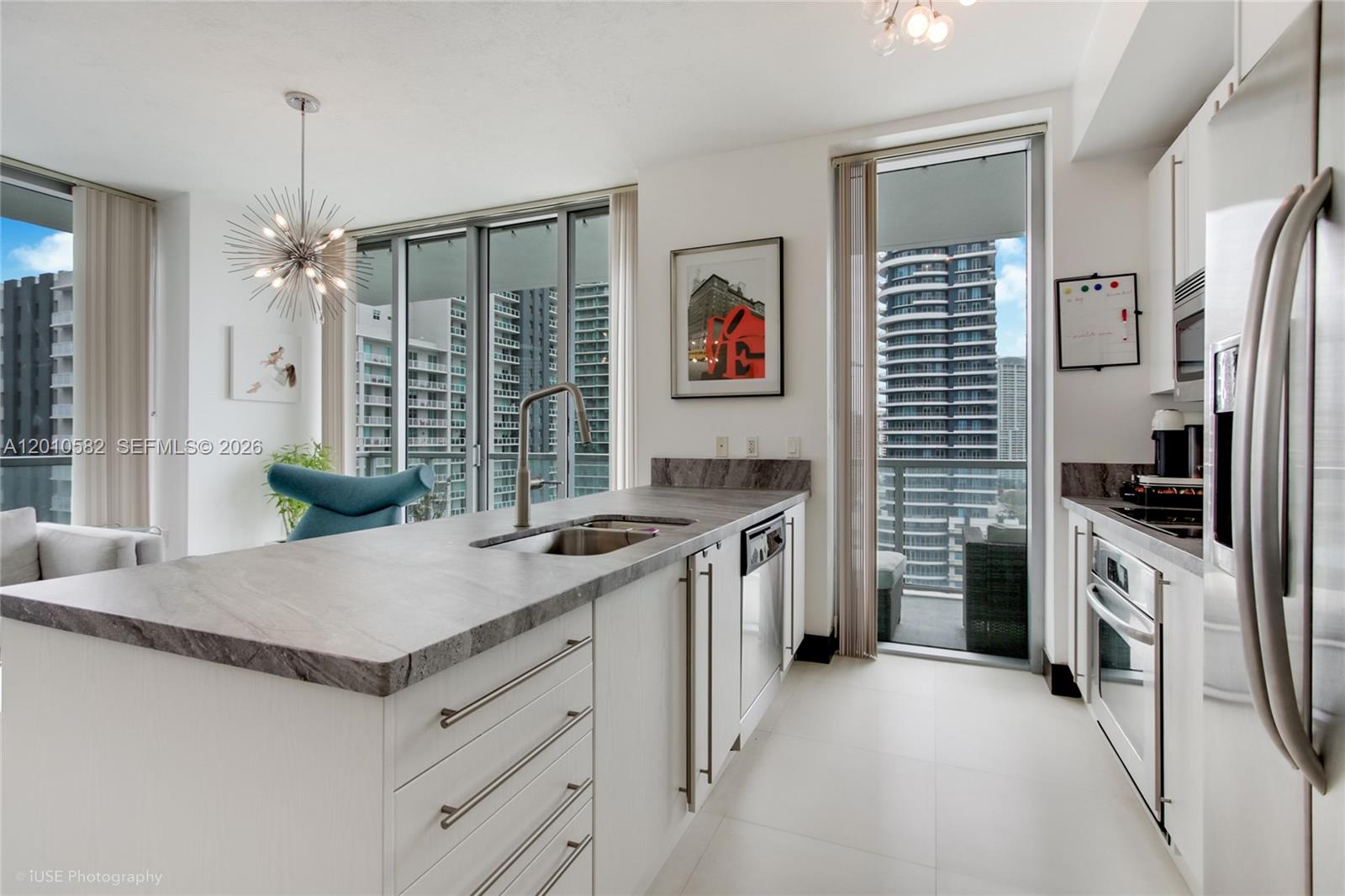 79 Southwest 12th Street, Unit 2306S Miami, FL 33130 - Photo 5 of 38