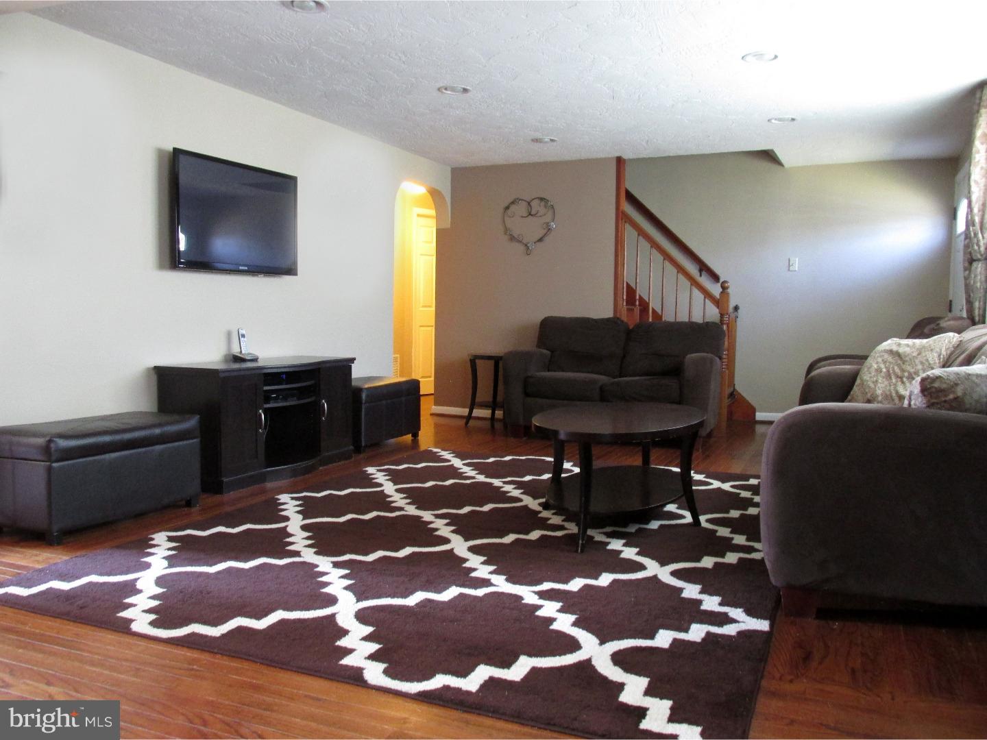 2500 Rhoads Road Gilbertsville, PA 19525 - Photo 3 of 22 Living Room